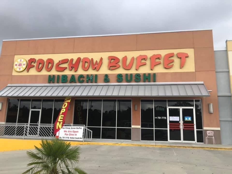 Buffet trays with seafood and hibachi options